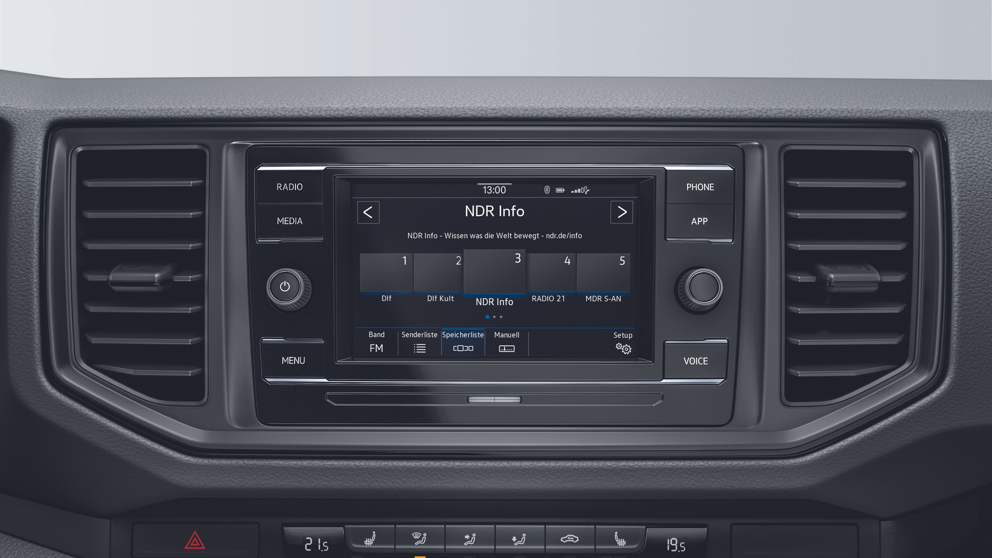 O sistema de rádio Volkswagen "Composition Media" vista próxima