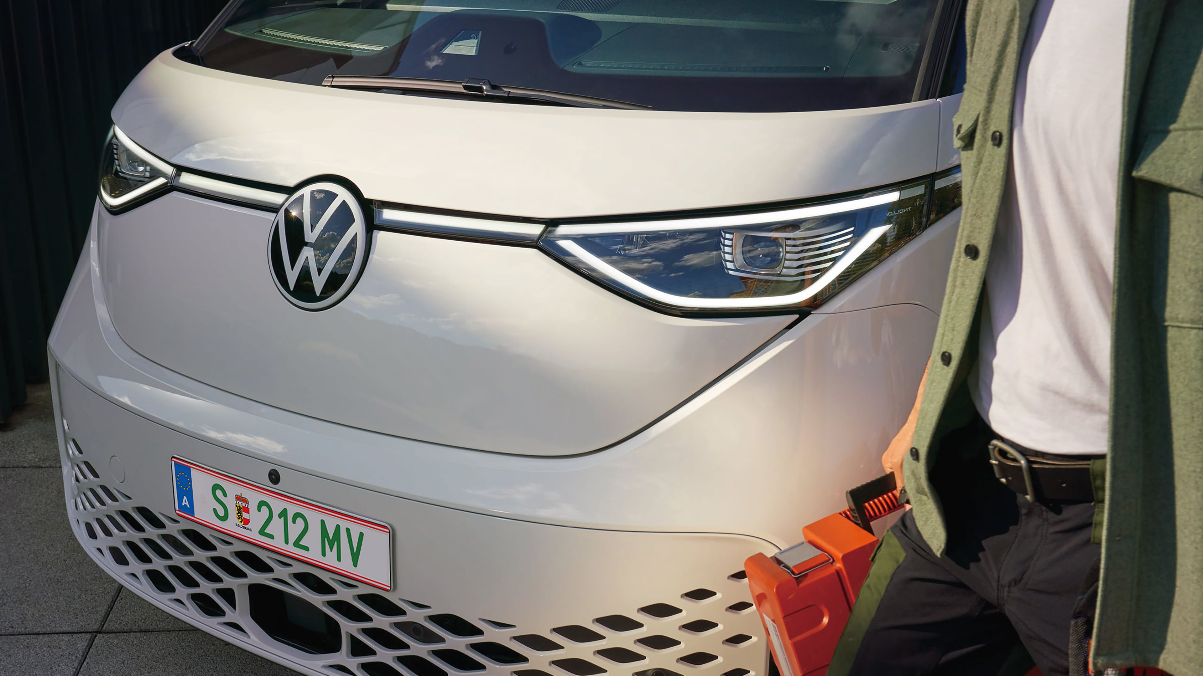A dianteira do ID. Buzz Cargo em grande plano.