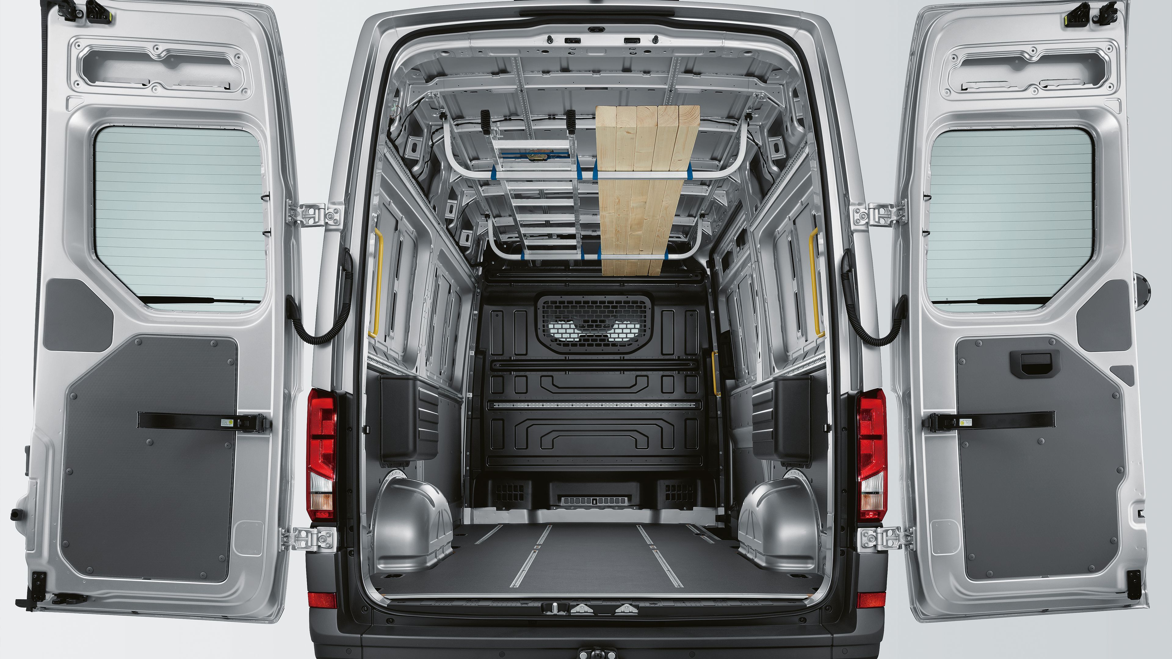 A calha de tejadilho interna no compartimento de carga do VW Crafter Cargo em detalhe.