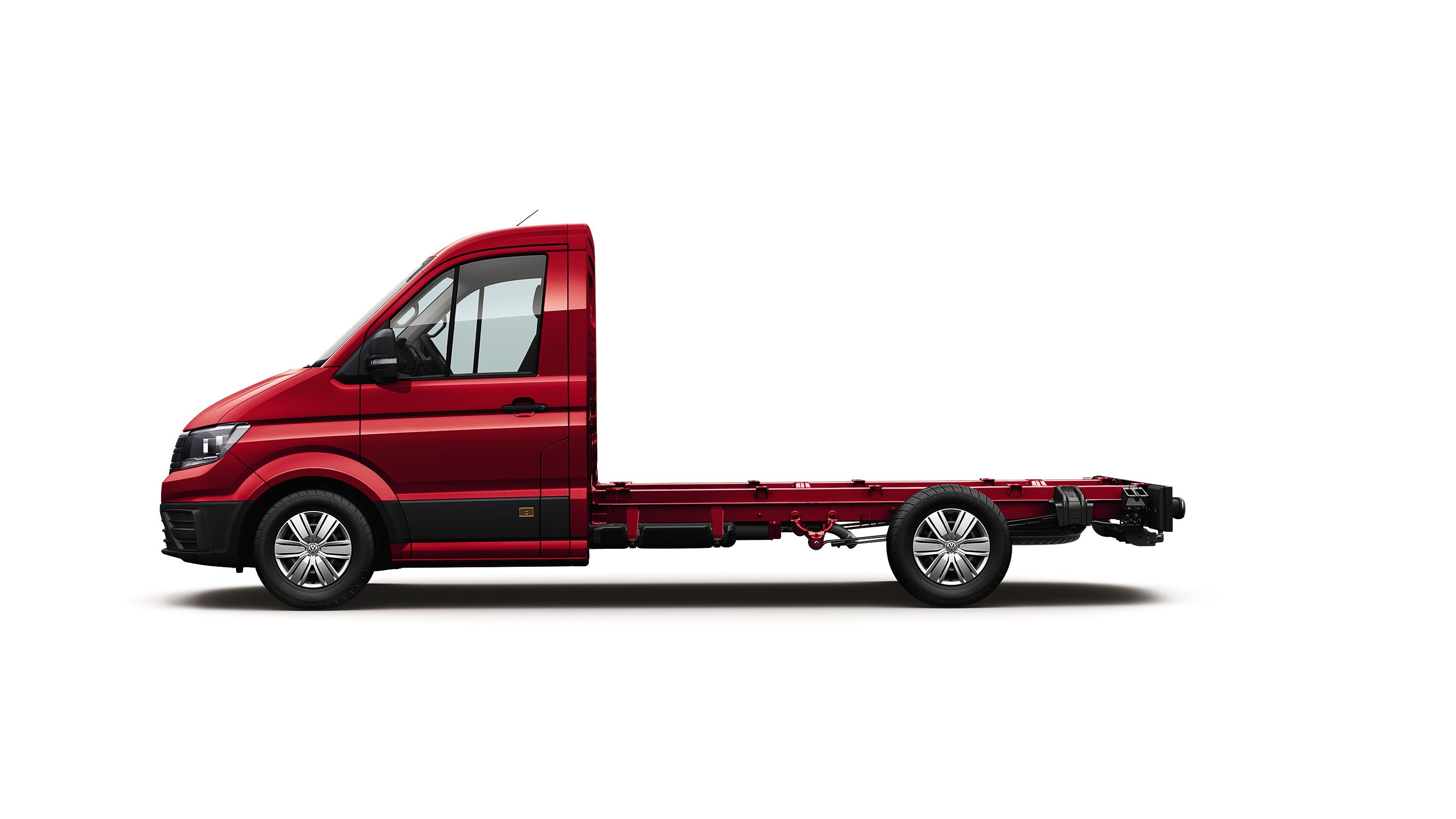 Uma carrinha Crafter Chassis vermelha com distância média entre eixos e cabina simples