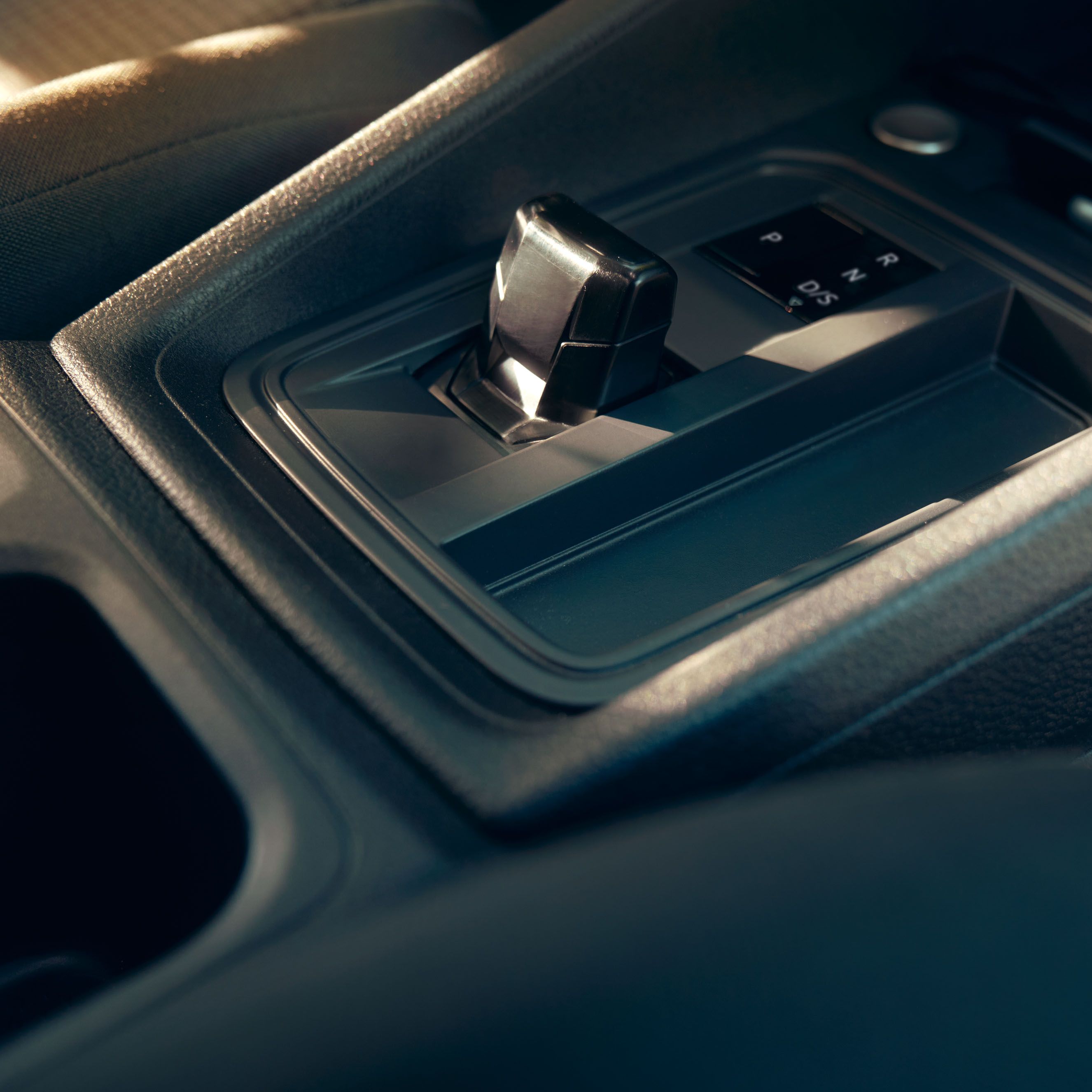 A alavanca de velocidades da nova carrinha furgão Volkswagen Caddy Cargo