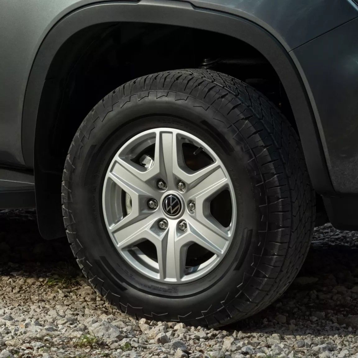 Jante dianteira do VW Amarok estacionado