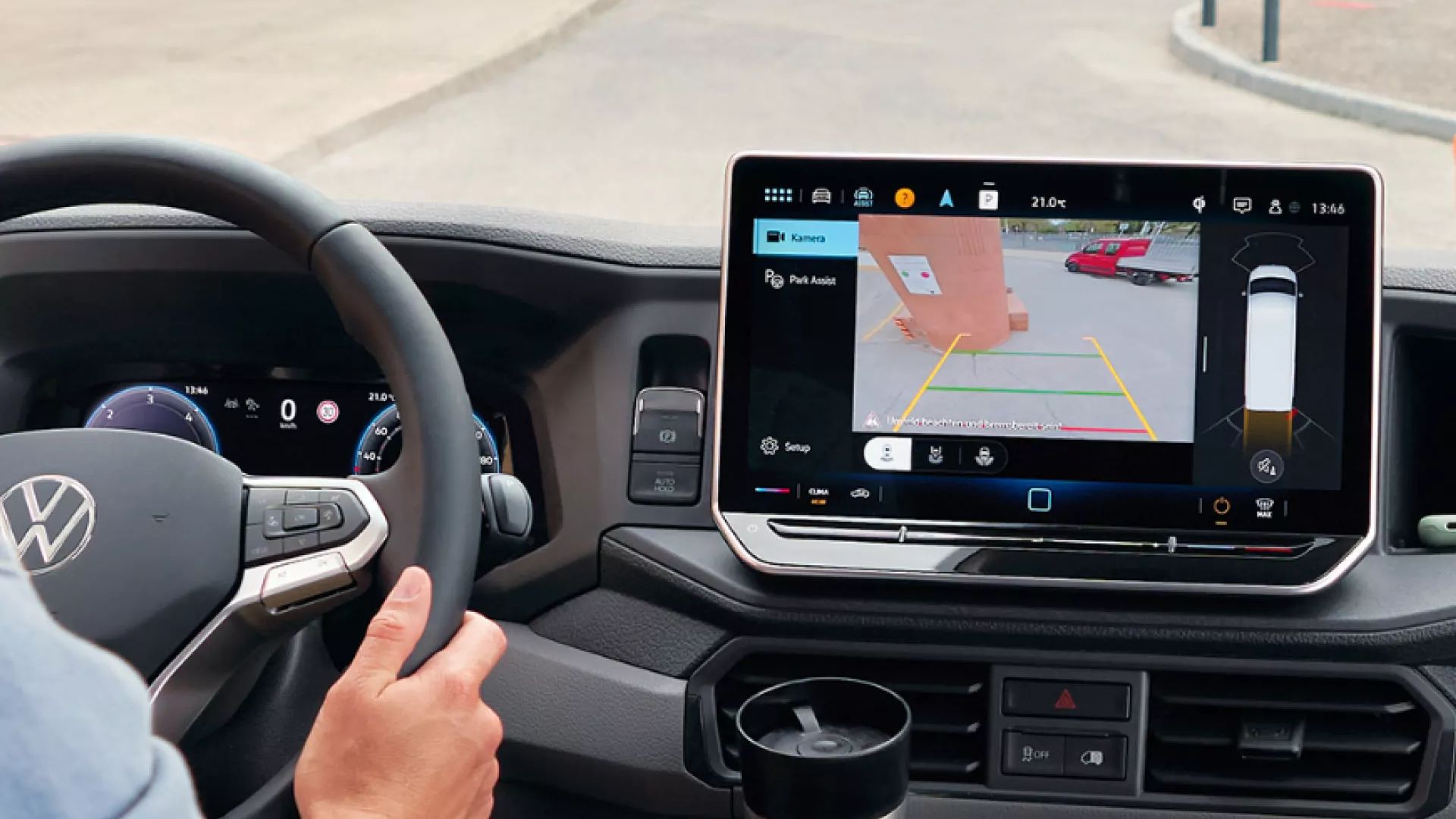 Nahaufnahme Display mit Rückfahrtkamera VW Crafter