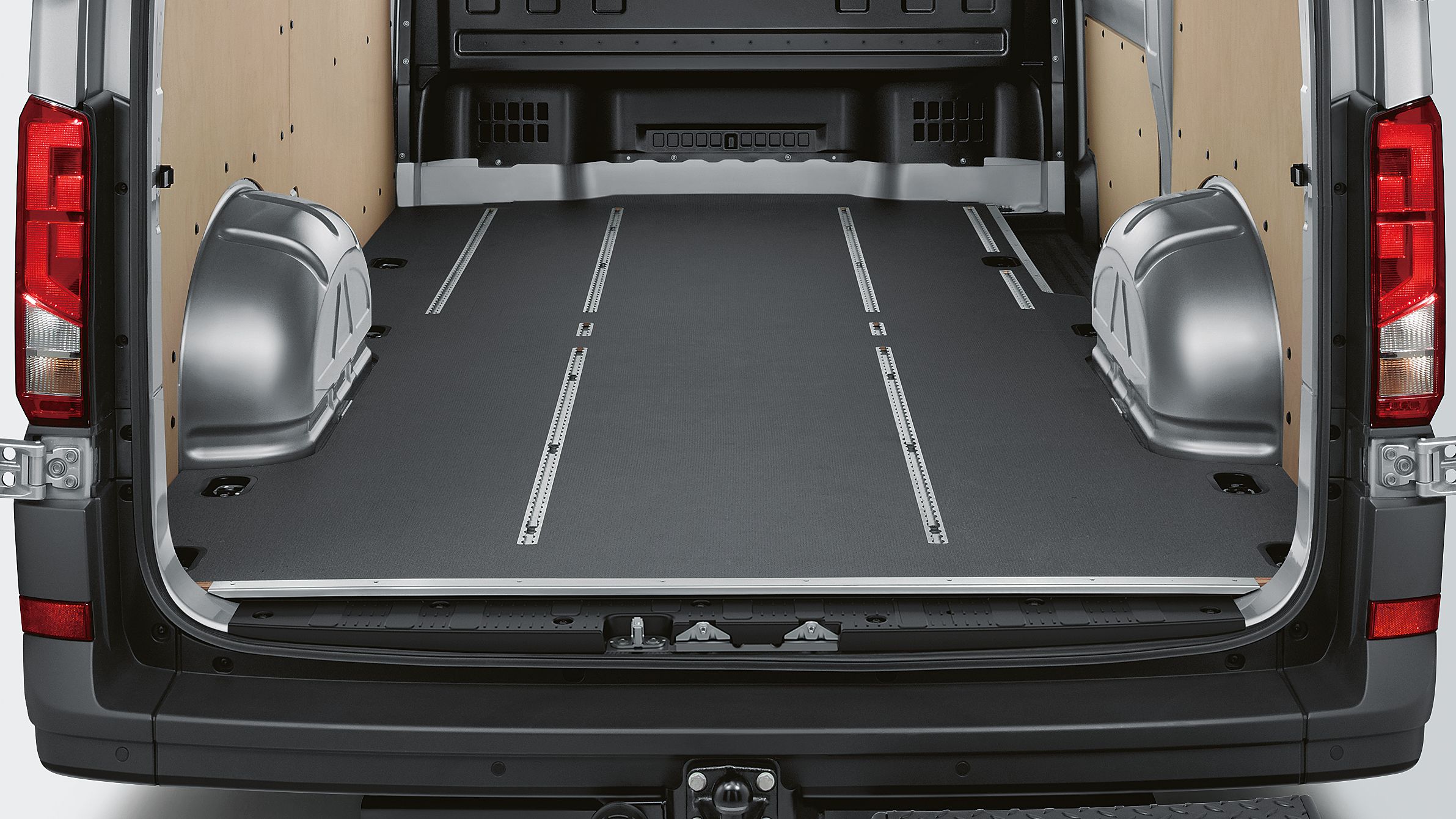 Interior do compartimento de carga do VW Crafter cargo com separador de carga sem janela.