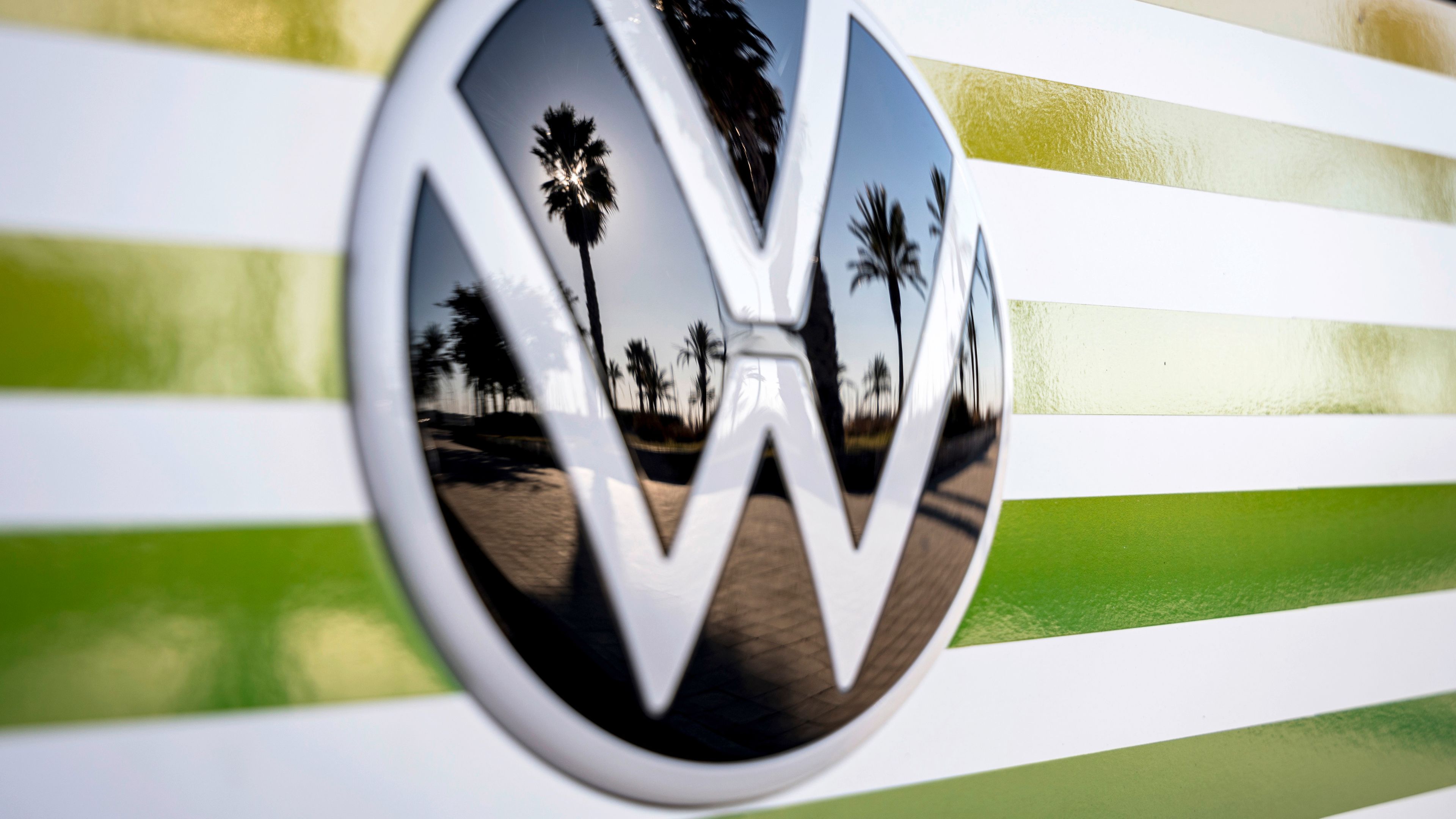 Logótipo Volkswagen estampando na traseira do ID.Buzz