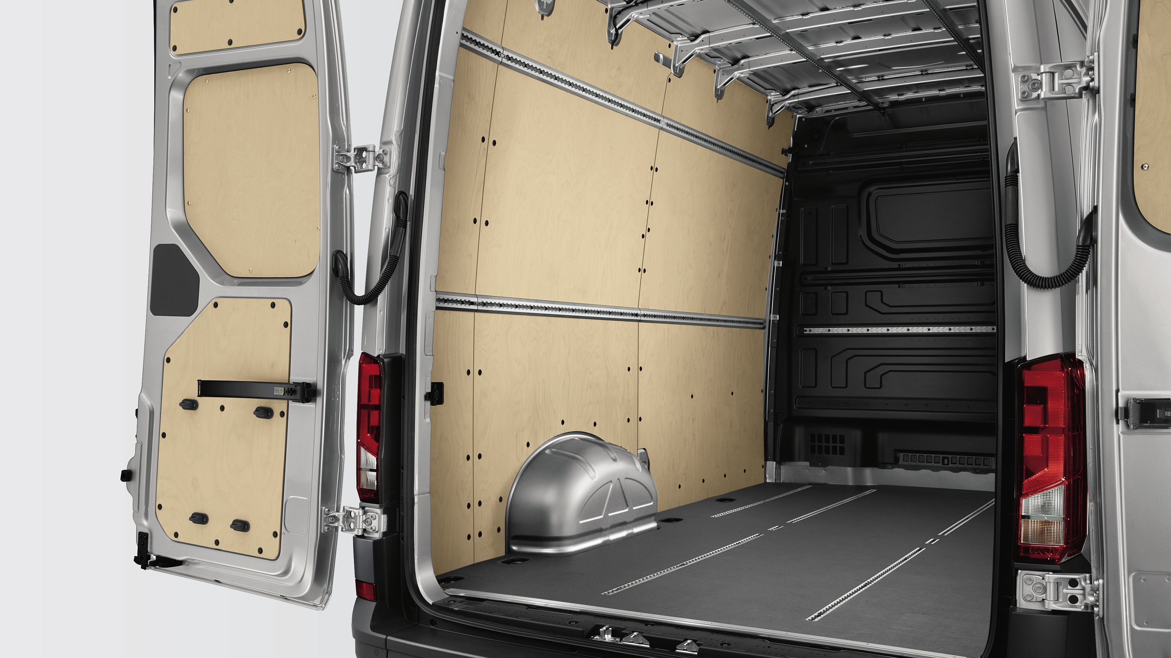 As calhas e os olhais de fixação no compartimento de carga do Crafter Cargo da Volkswagen Veículos Comerciais.