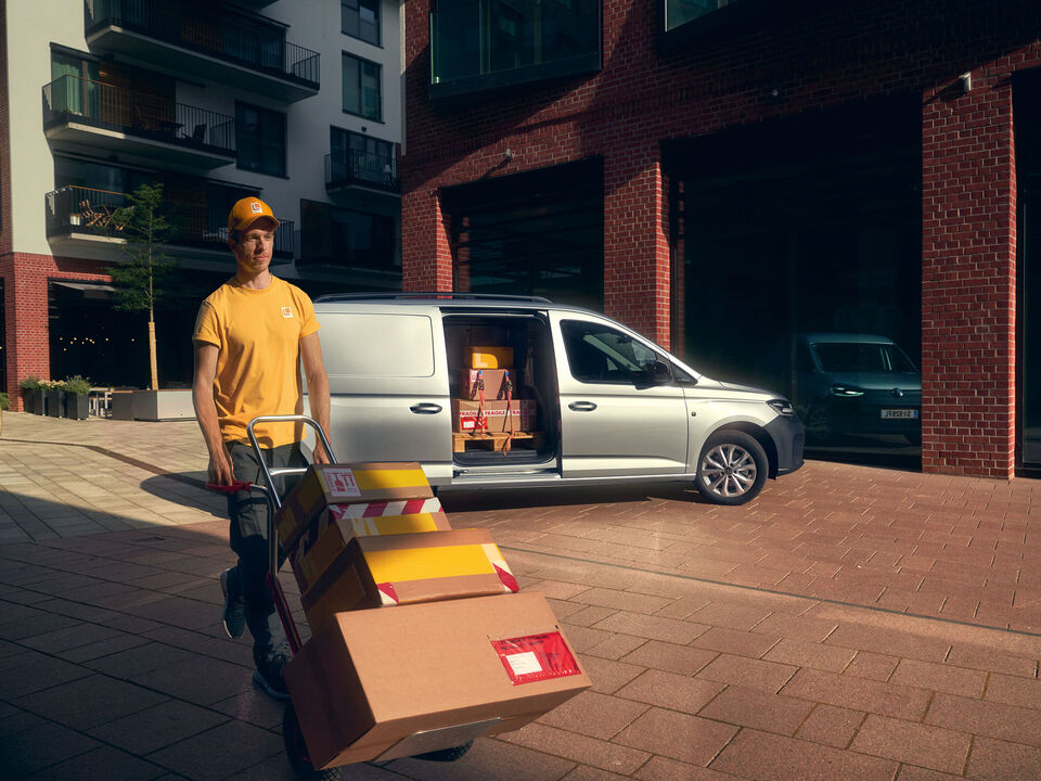 A nova carrinha VW Caddy Cargo em ação como unidade de assistência móvel.