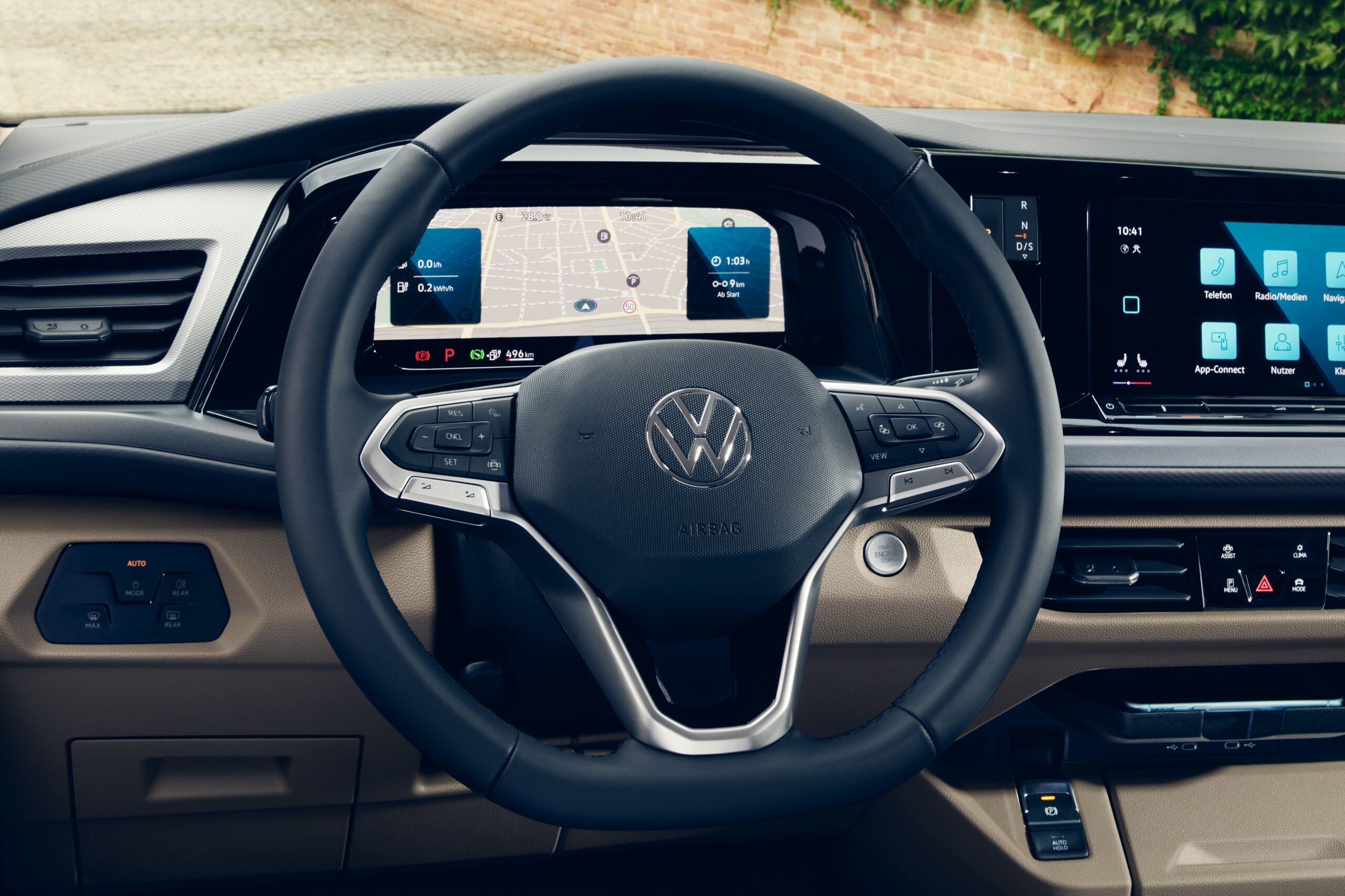 O volante em pele multifunções na VW Multivan.