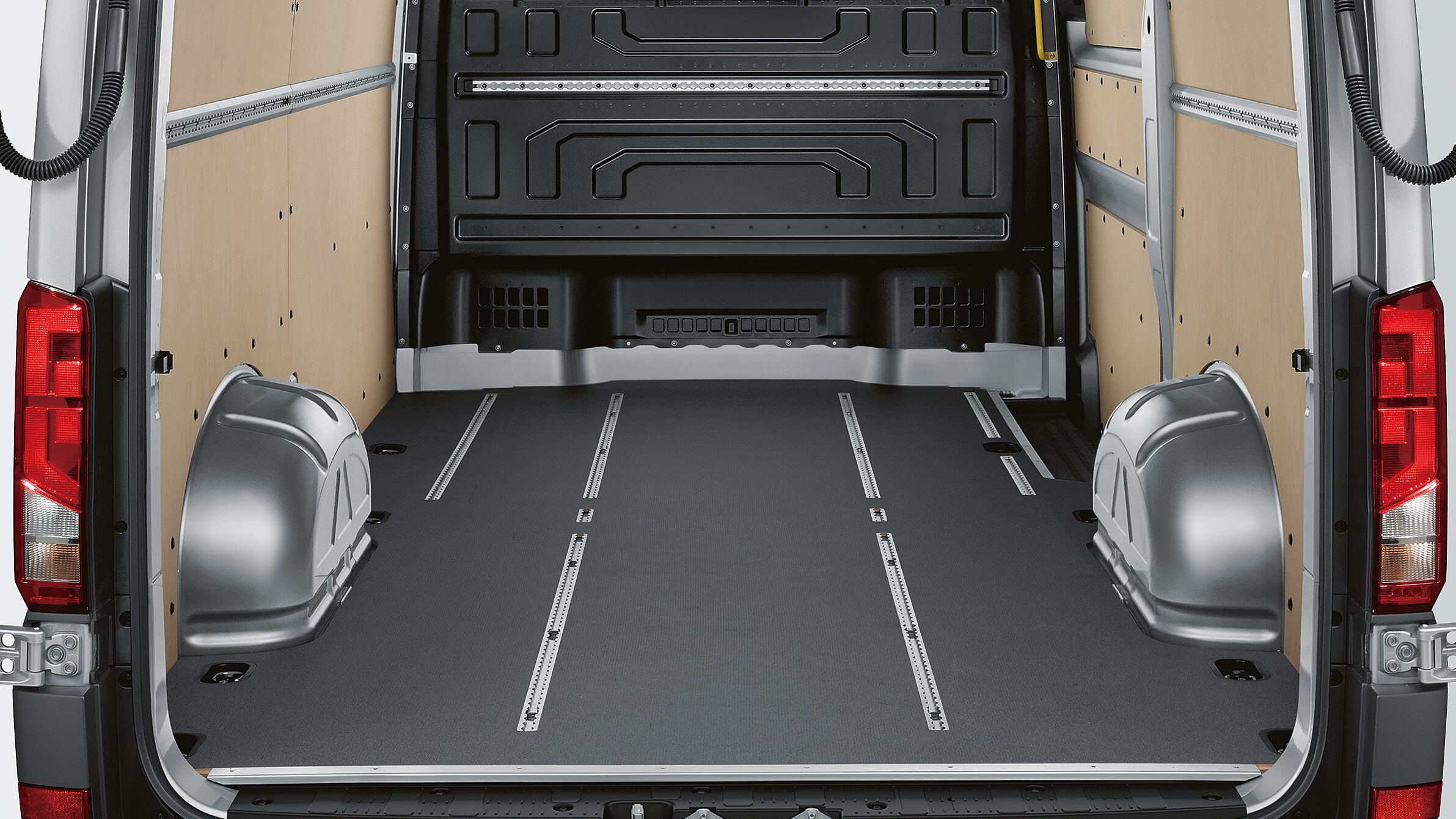 Uma vista para o compartimento de carga do e-Crafter da Volkswagen Veículos Comerciais. O piso universal pode ser visto aqui.