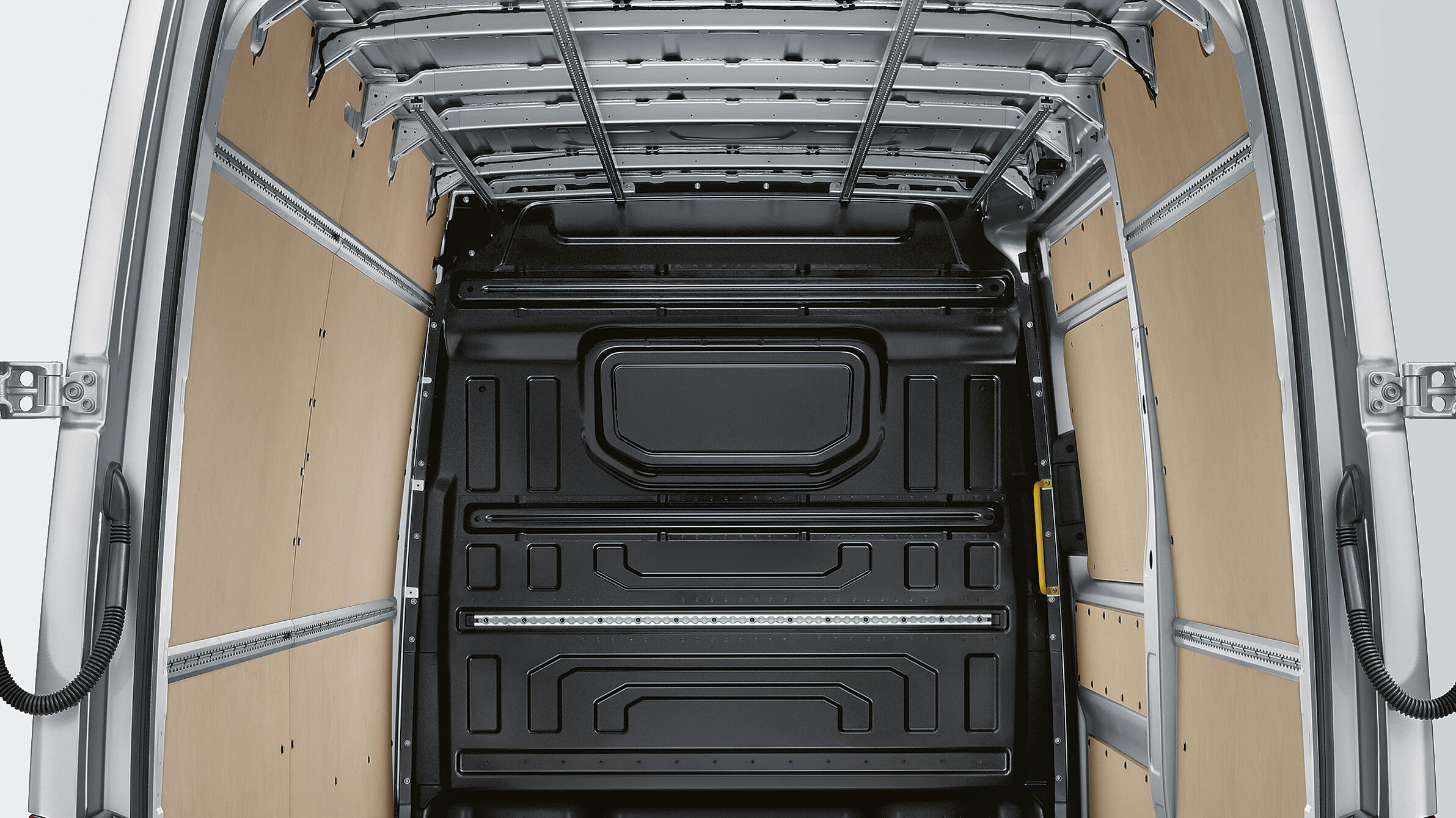 Uma vista para o compartimento de carga do e-Crafter da Volkswagen Veículos Comerciais. O piso universal pode ser visto aqui.