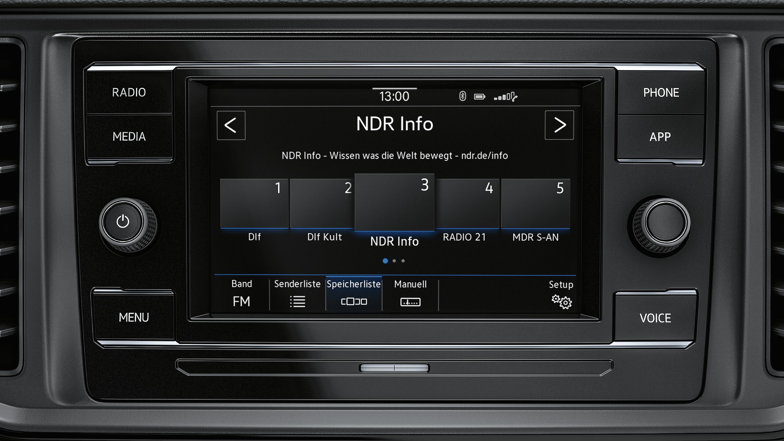 O sistema de rádio Volkswagen "Composition Media" vista próxima