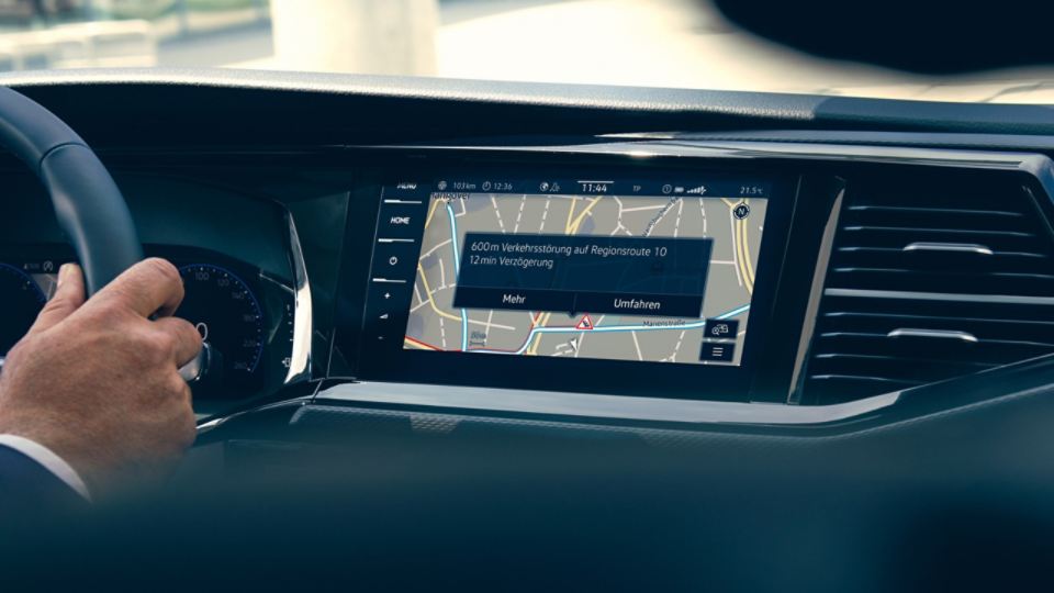 Sistema de navegação Plus do We Connect da Volkswagen no cockpit digital