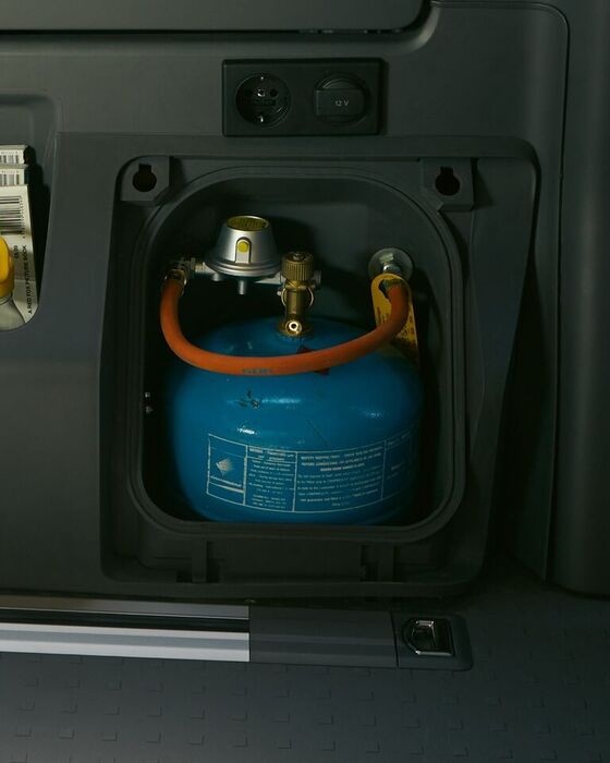 O compartimento de gás de uma autocaravana VW California 6.1 Beach.