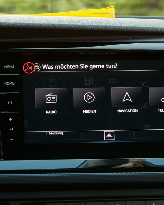 A ativação por voz do sistema de navegação "Discover Pro" da Volkswagen.