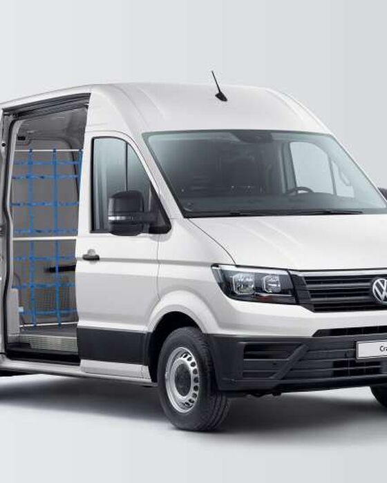 Carrinha VW Crafter adaptada para serviços profissionais de transporte de mercadorias.
