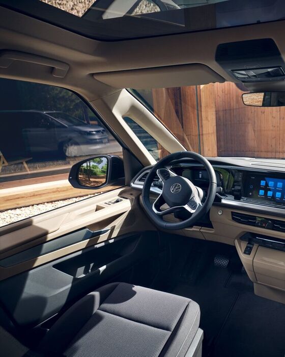 Das Cockpit im neuen VW Multivan T7 2021 Life.