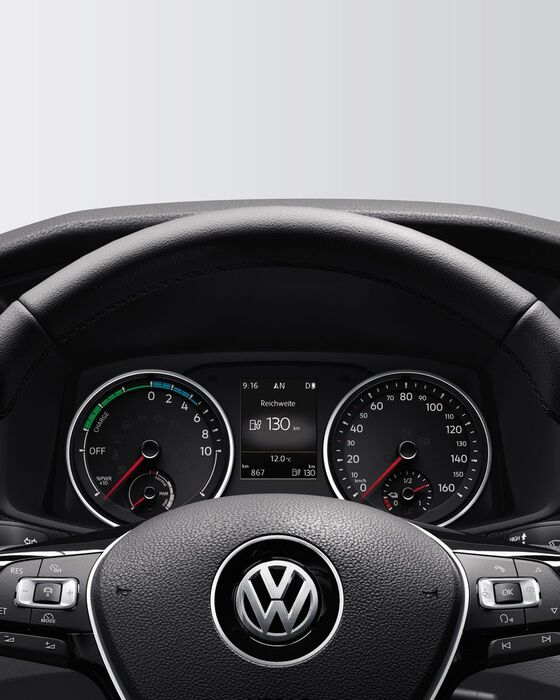 Um volante multifuncional da Volkswagen Veículos Comerciais em detalhe.