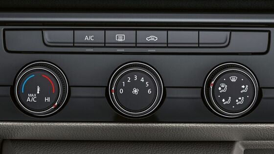 Painel de controlo de um sistema de ar condicionado da VW Caravelle 6.1
