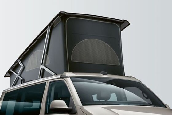 Abertura dianteira no teto elevatório electro-hidráulico da VW California 6.1